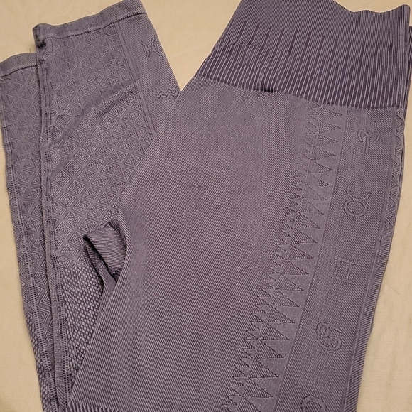 Nanette Lepore Plus Size Leggings - Picture 4 of 5